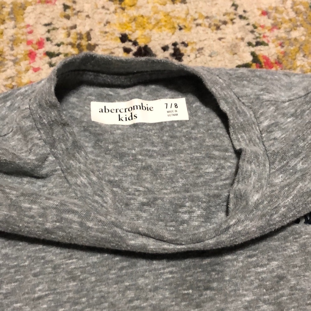 🧜🏼♀️3 for $15 item!🧜🏼♀️ Abercrombie kids tee - Picture 2 of 2